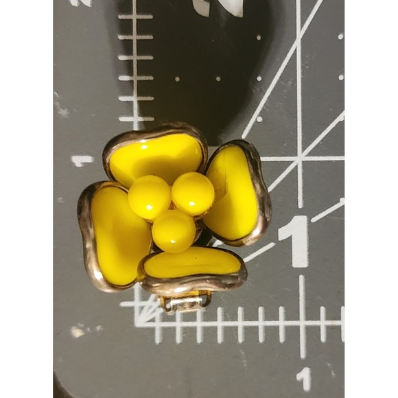 VTG Yellow Floral Enamel Brooch and Clip On Earrings Set Spring Summer Easter - Picture 9 of 9